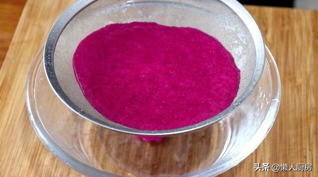 教你用火龙果做一道甜点,做法简单易学,不用烤箱,还特别省事