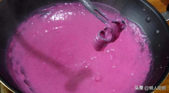 教你用火龙果做一道甜点,做法简单易学,不用烤箱,还特别省事