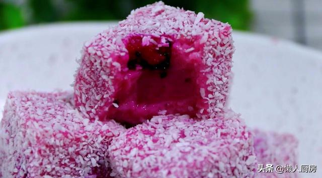 教你用火龙果做一道甜点,做法简单易学,不用烤箱,还特别省事