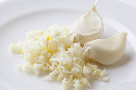 大蒜水能杀虫吗