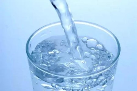 五彩络石怎么浇水