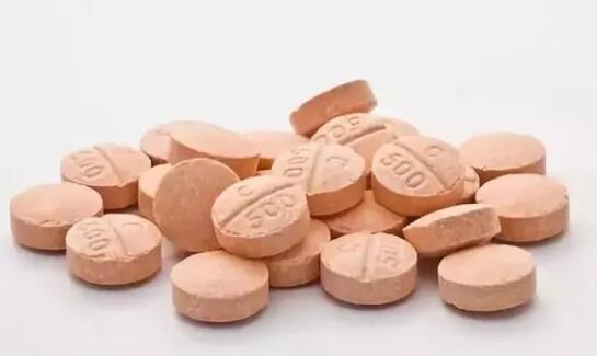 家家基本都有的“小药片”，碾碎兑水来浇花，嗖嗖长个不黄叶！