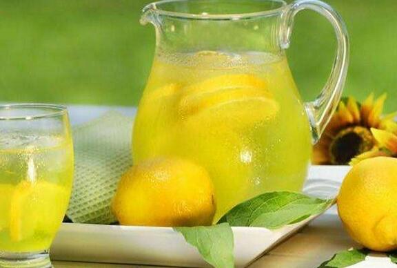 柠檬绿茶如何做 自制柠檬绿茶的做法窍门