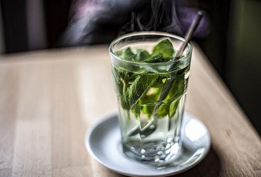 薄荷绿茶如何做 薄荷绿茶的做法窍门
