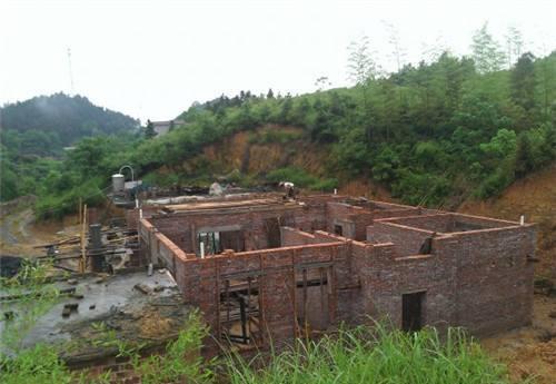 农村宅基地使用权，是否属于遗产，能否被继承？