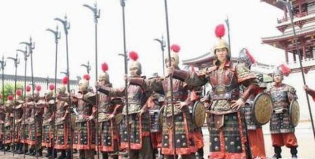 武后至唐玄宗开元十一年南衙禁军衰微，形成了怎样的局势？