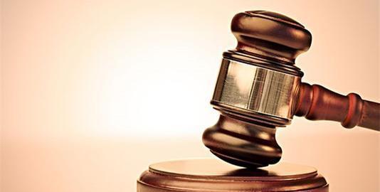 村民将其农村房屋赠与城镇居民,经过公证的赠与协议,是否有效?