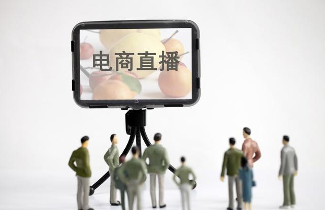 阿里的农村淘宝店前景如何？回村加入村淘合伙人开店是否可行？