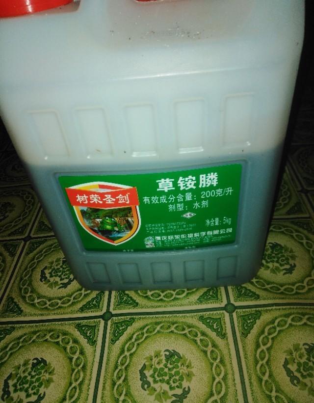 除草时，为什么要往除草剂里加入碳铵？