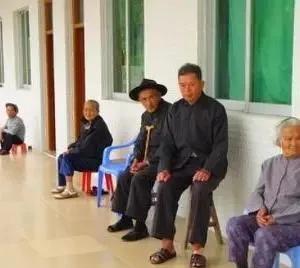 有些农村朋友说“把父母送进养老院就是不孝顺”，大家赞同吗？为什么？