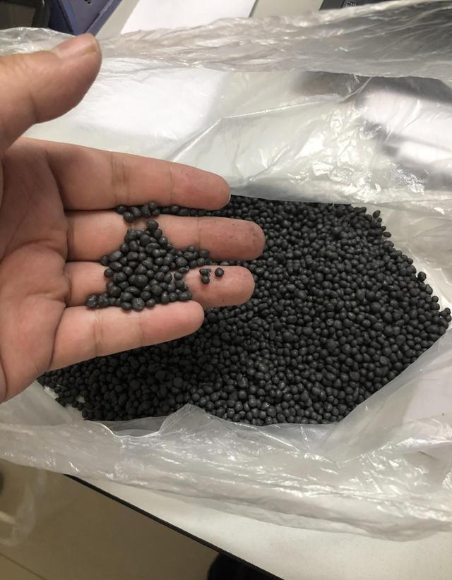 紧急求救！急求绣球花叶子变黑腐败是什么原因？