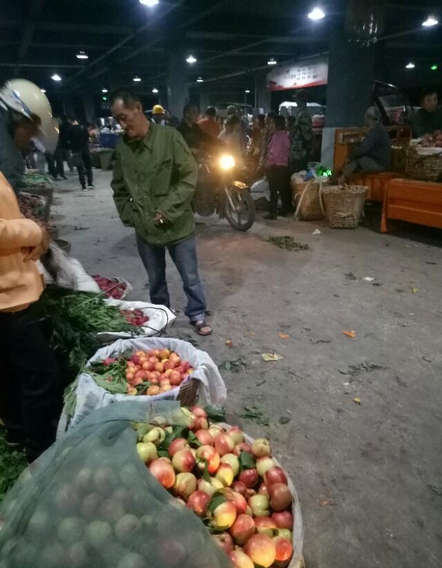 今年的水果为什么这么难卖？