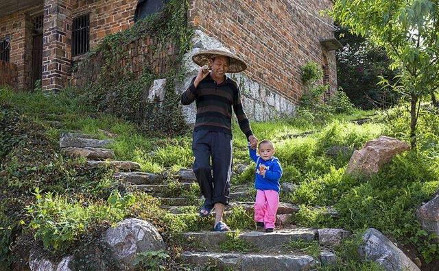 衡阳农村相传:“爷爷爱头孙，父母爱满崽”您感觉这话靠谱吗？