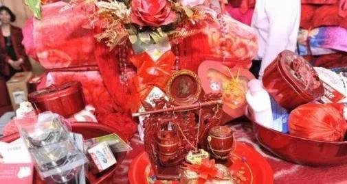 现在农村青年结婚，男方一般给女方多少彩礼？