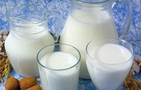 过期的纯牛奶有什么借助于价值 纯牛奶过期了怎么借助于